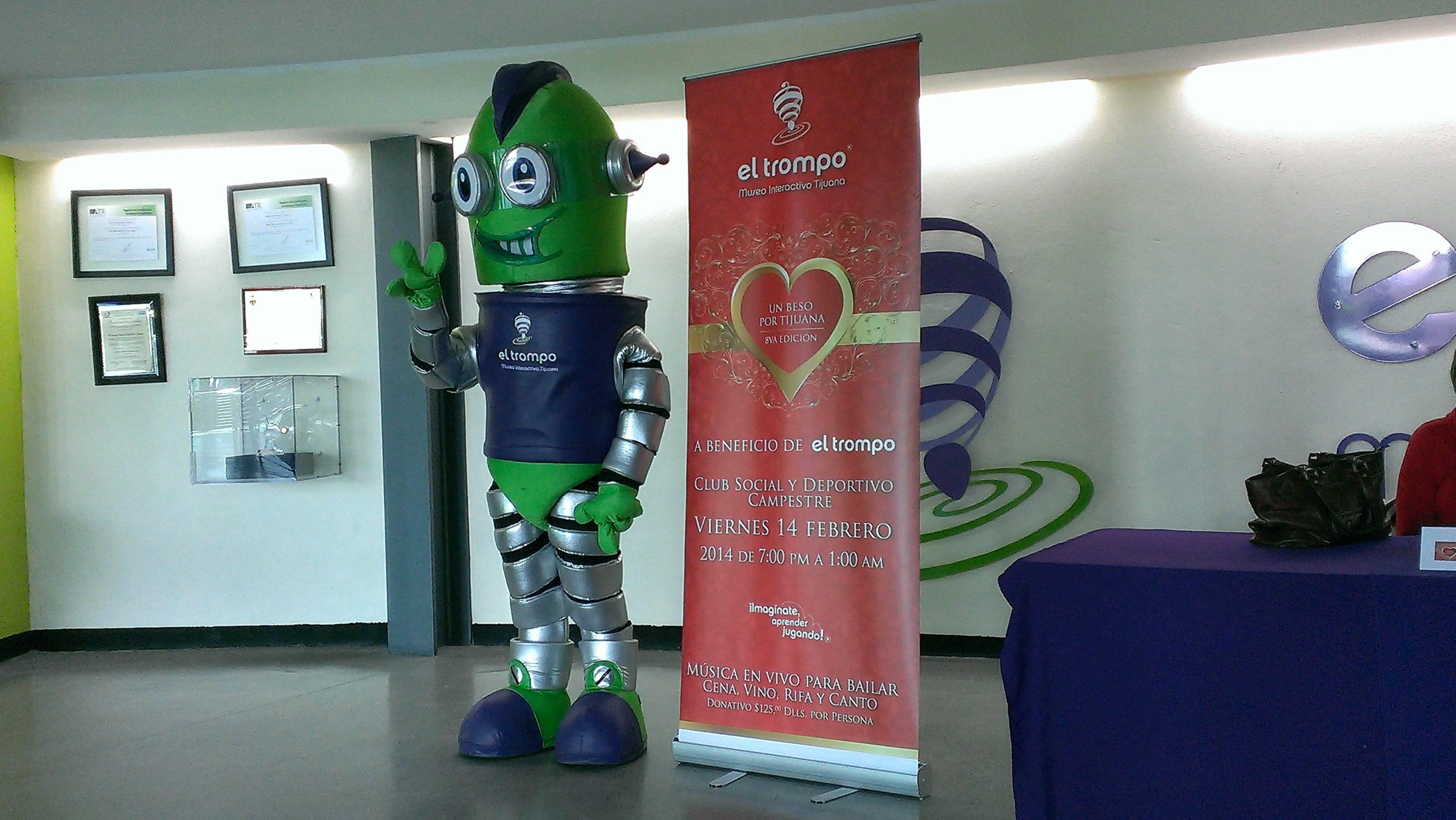 Expo Factor Fiesta — familias en la expo